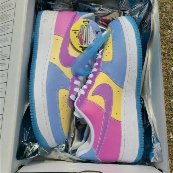 UV reactive Nike Air Force 1s Color changing - Picture 4 of 6